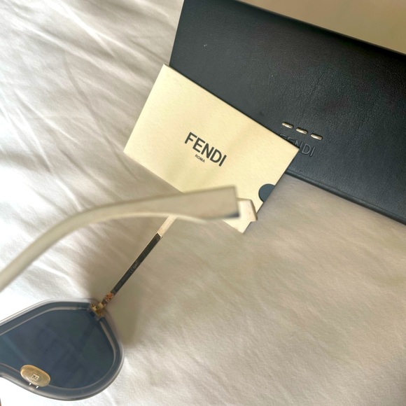 Fendi monogram sunglasses - Picture 5 of 5